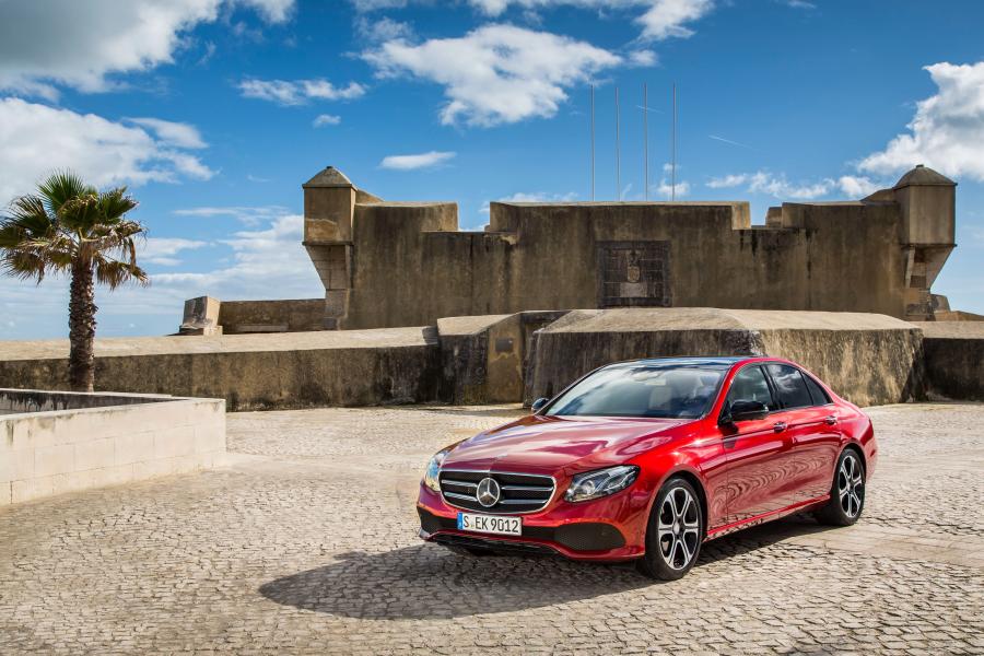  Mercedes-Benz E300 Avantgarde Line 2016 года  (фото 9 из 26)